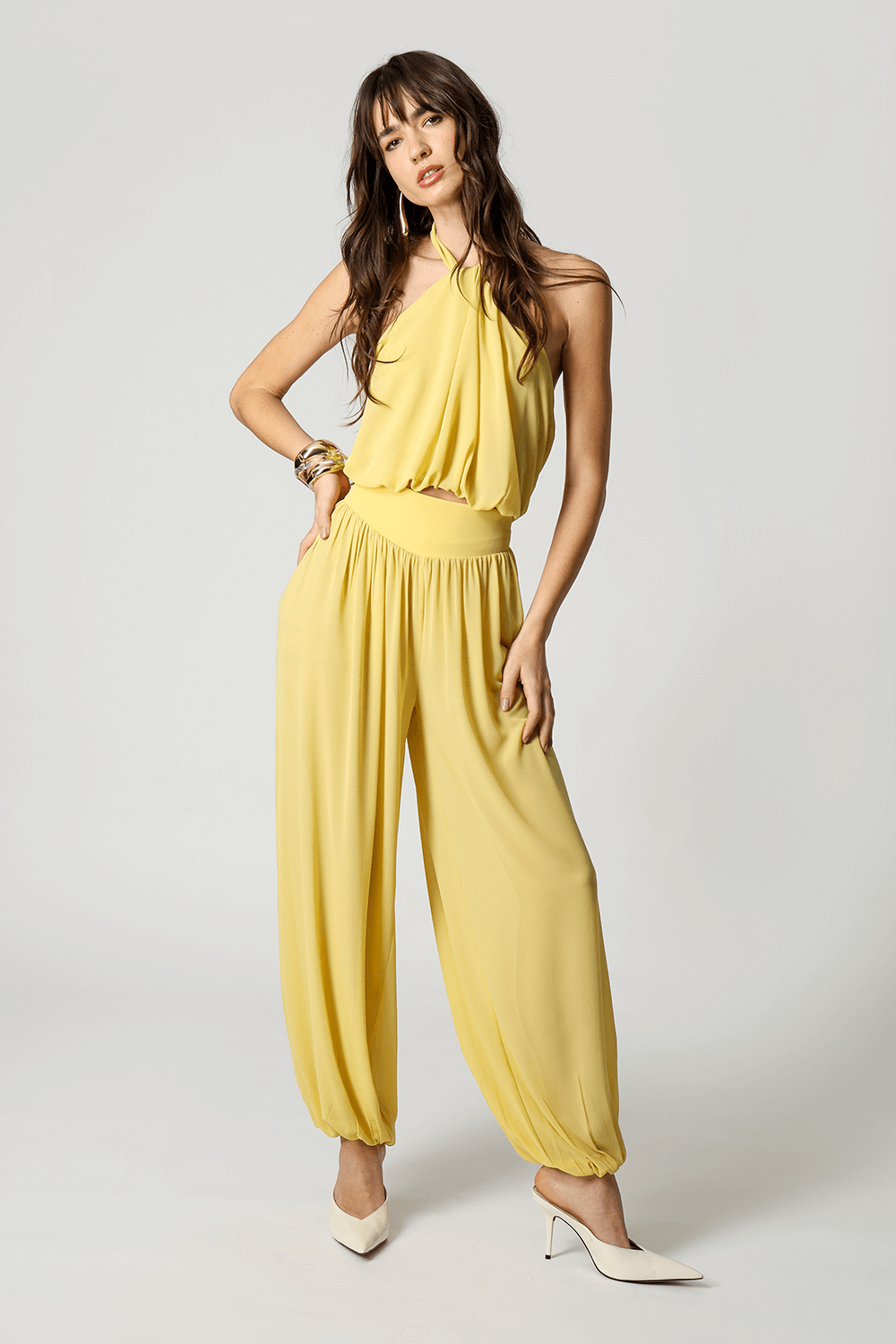 AMARELO