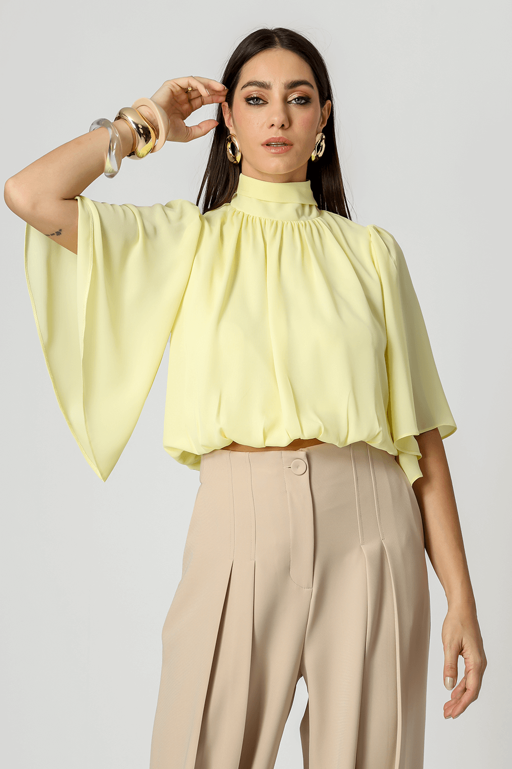 AMARELO