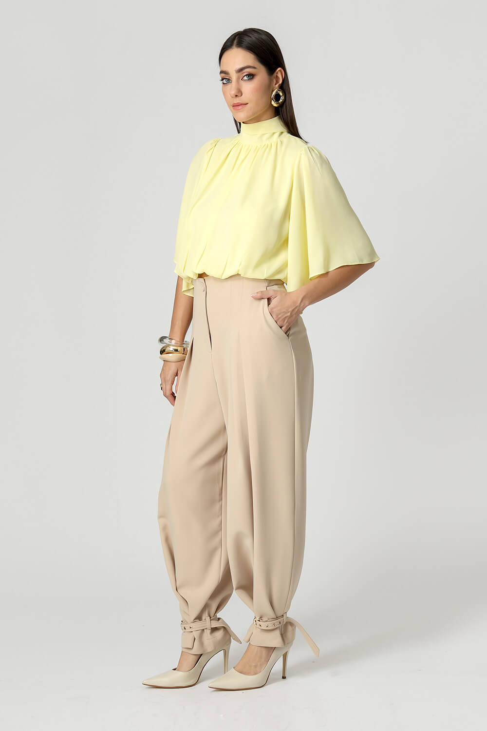 AMARELO