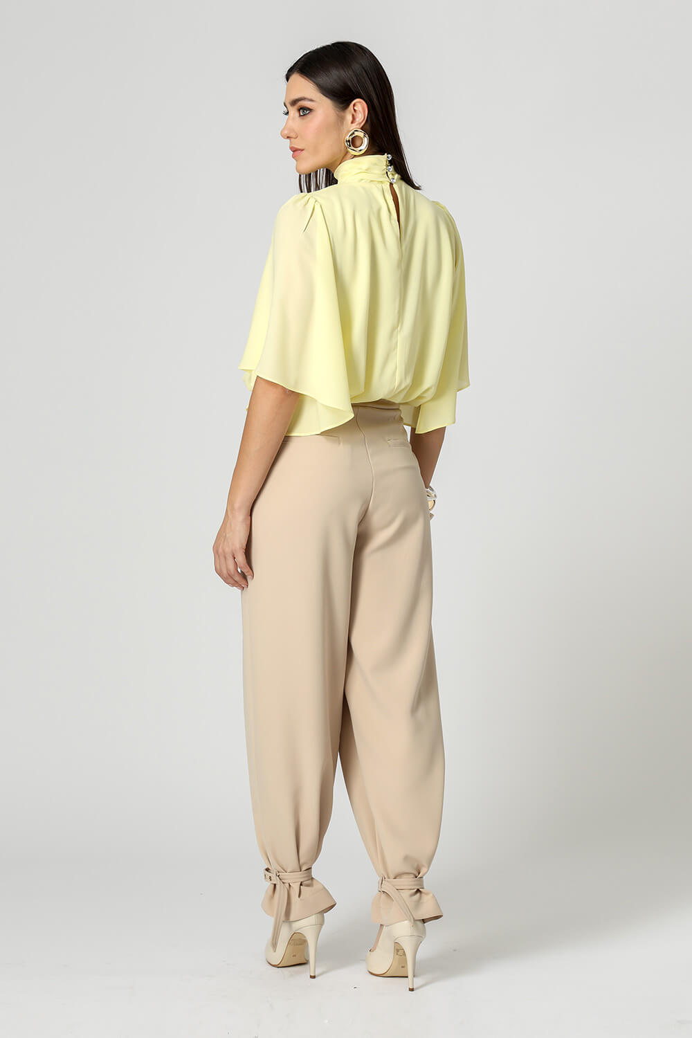 AMARELO