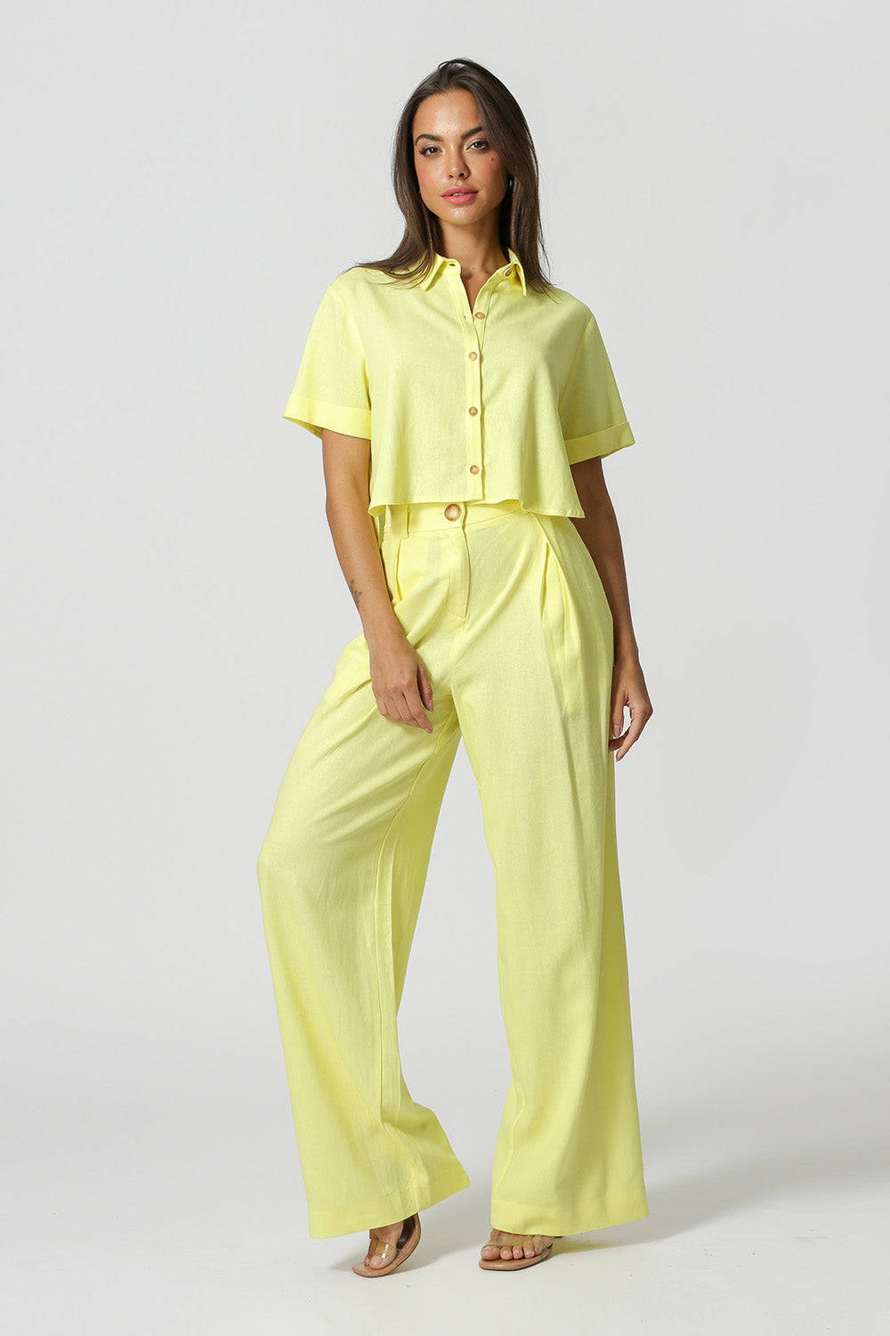 AMARELO