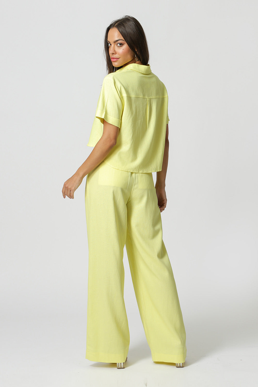 AMARELO