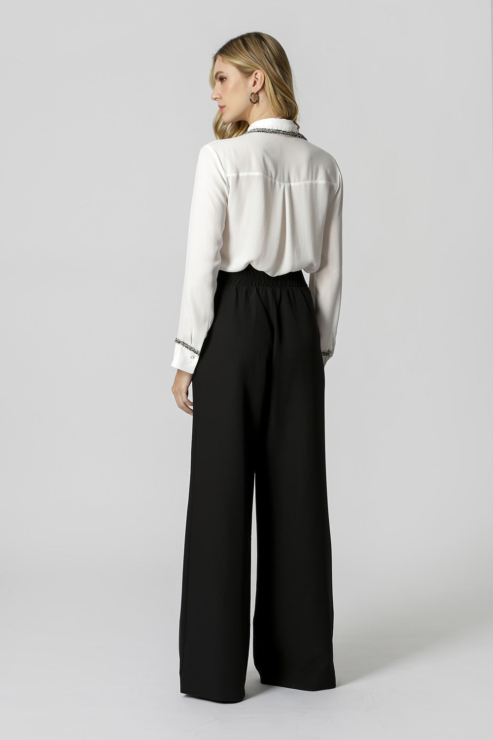 OFF WHITE