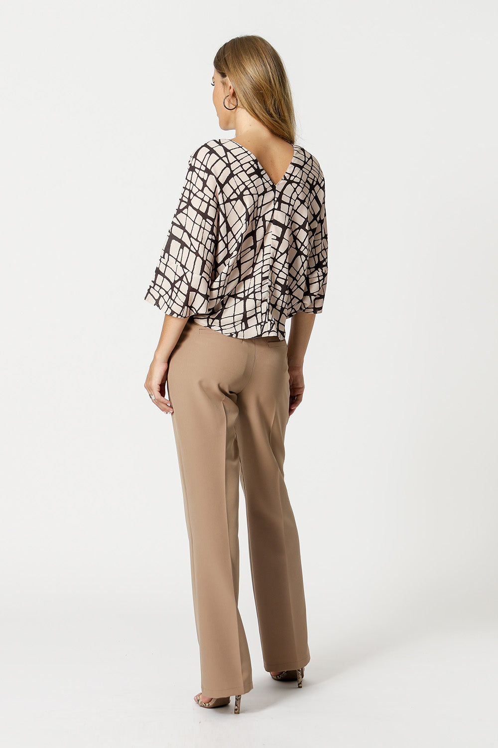 AREIA 6054