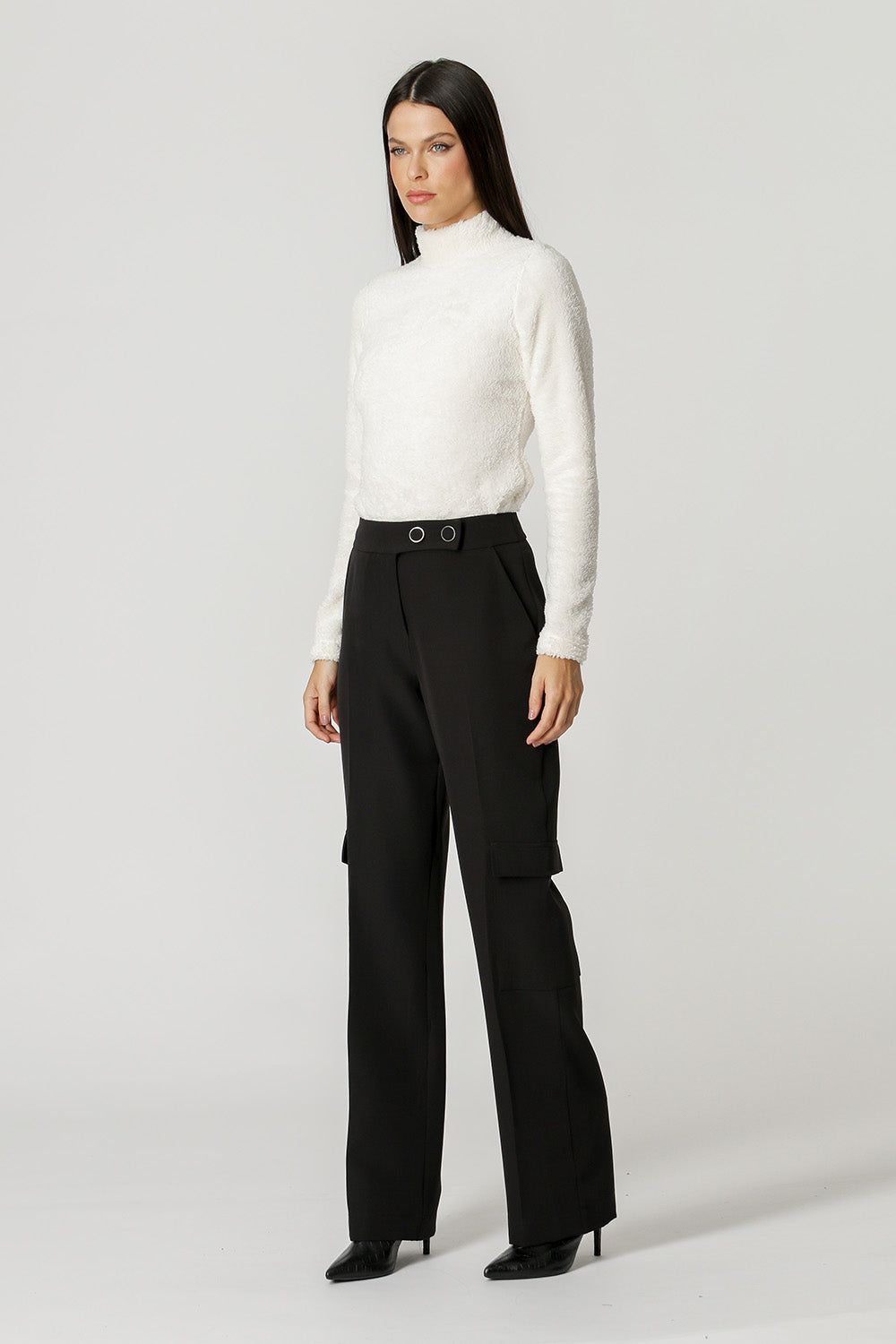 OFF WHITE
