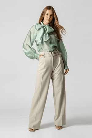 Calça Alfaiataria Com Pregas e Cintos - GELO ESC