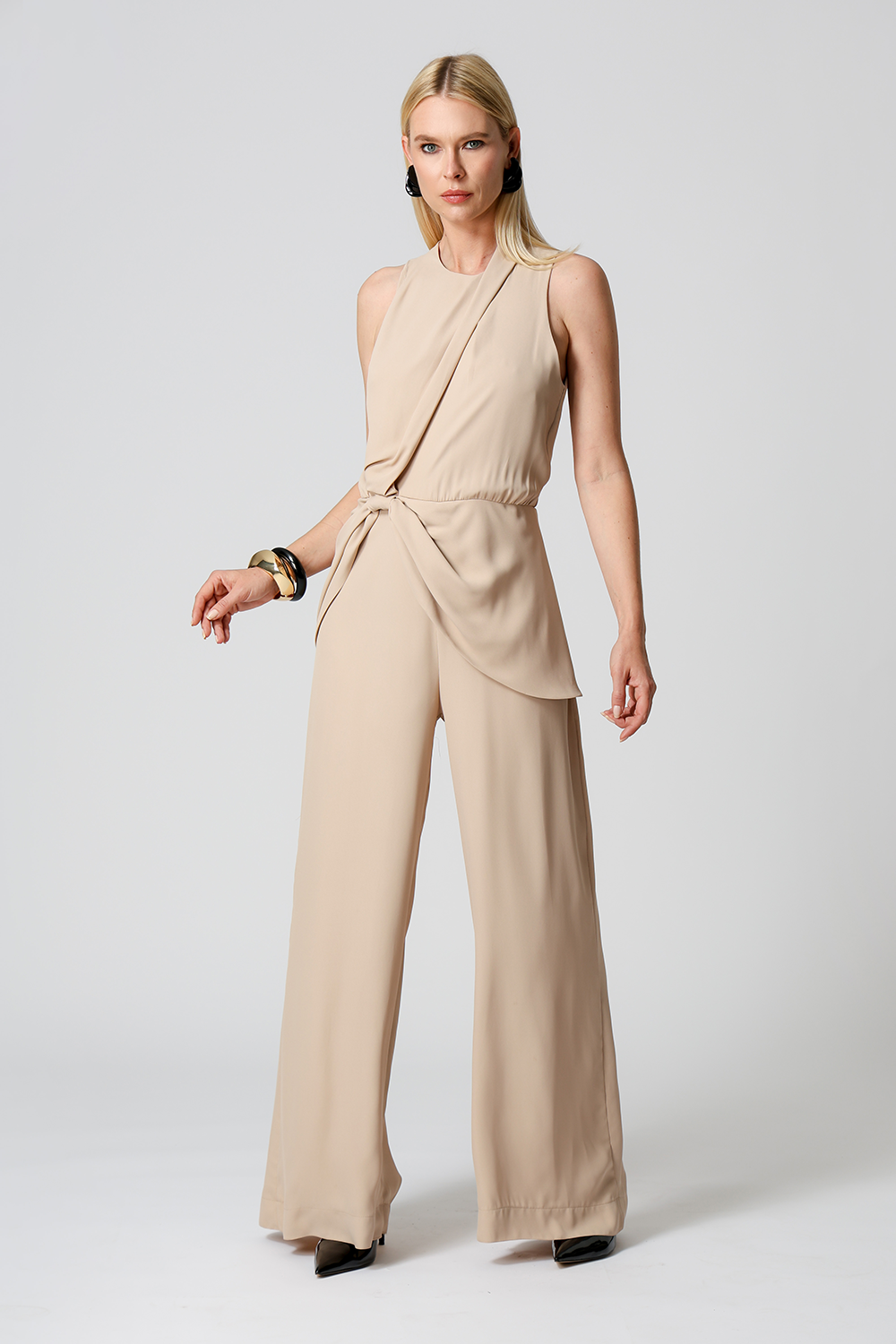 Macacão Com Pala Sobreposta - AREIA