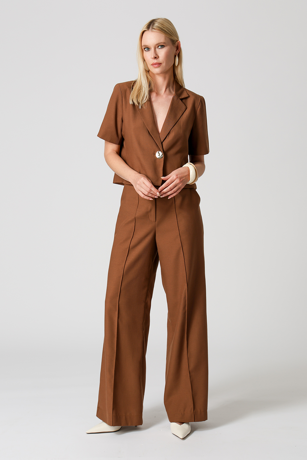 Blazer Cropped Manga Curta - CHOCOLATE