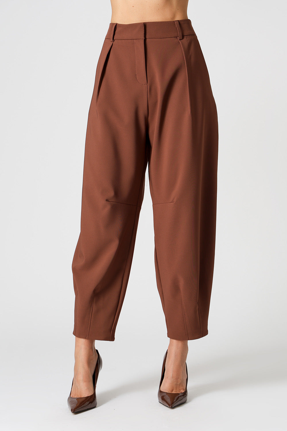 Calça Barrel Com Pregas e Bolsos - TABACO