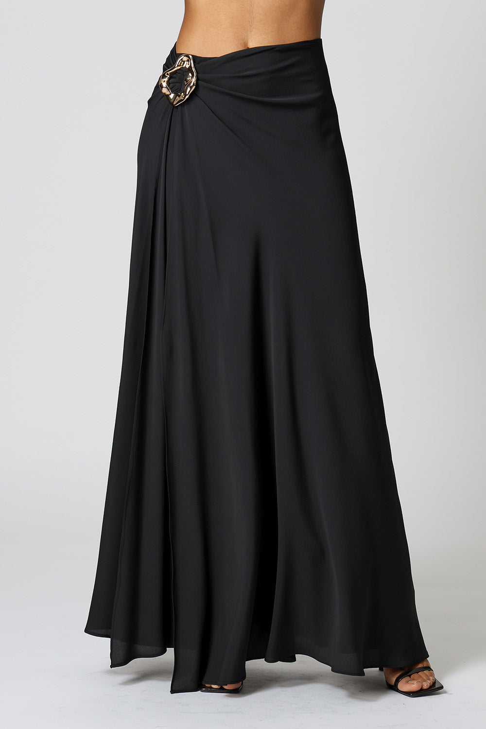 Saia Com Calça Interna e Fivela - PRETO