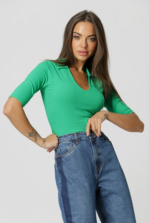 Blusa básica con cuello en V - FLAG 2