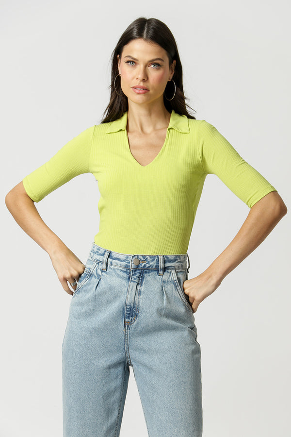 Blusa básica con cuello en V - CANA