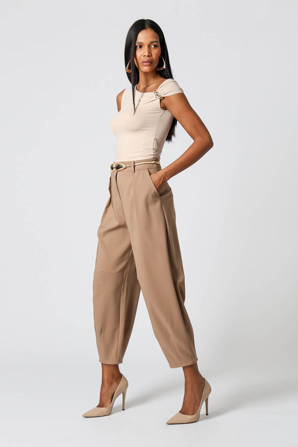 Blusa Decote Assimétrico Com Fivela - AREIA