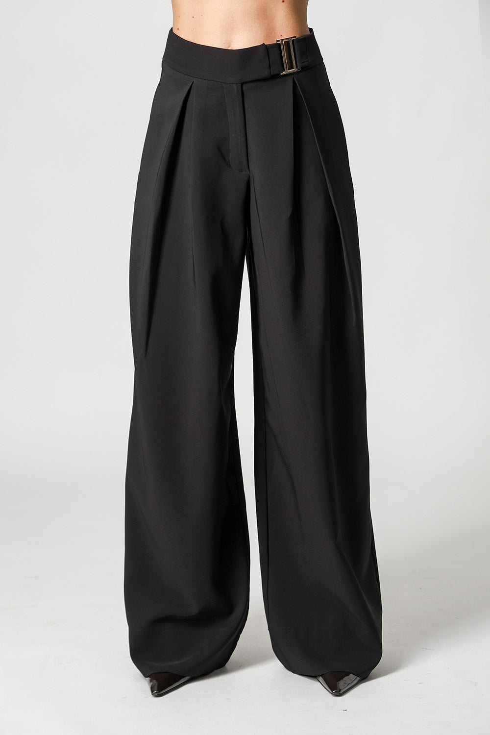 Calça Pantalona De Alfaiataria Com Fivela - PRETO