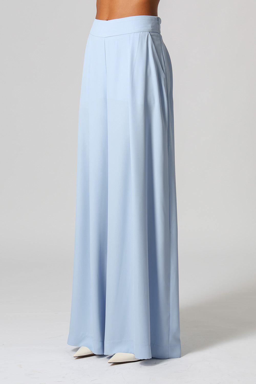 Calça Pantalona Com Prega Frontal - AZUL CLARO