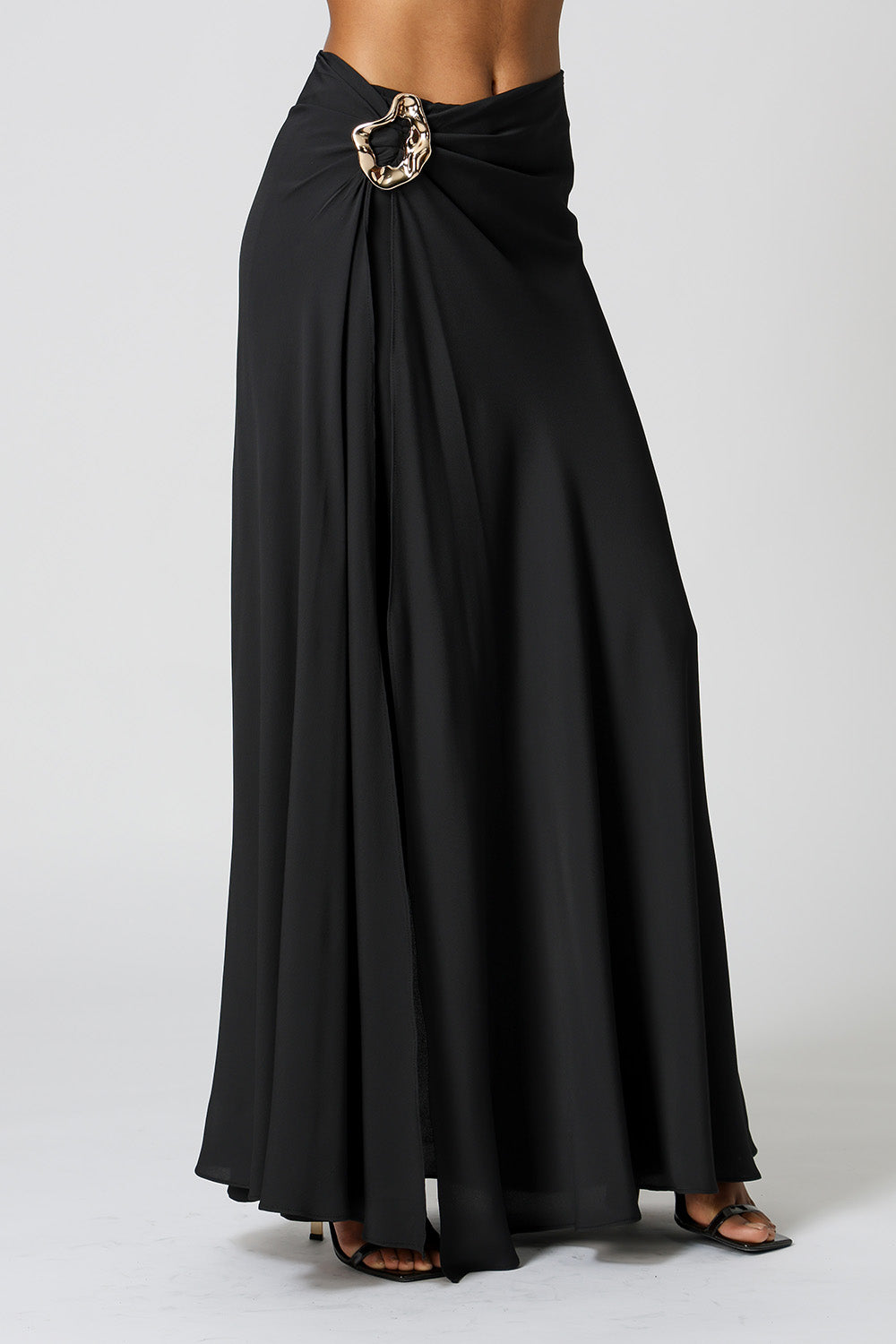 Saia Com Calça Interna e Fivela - PRETO
