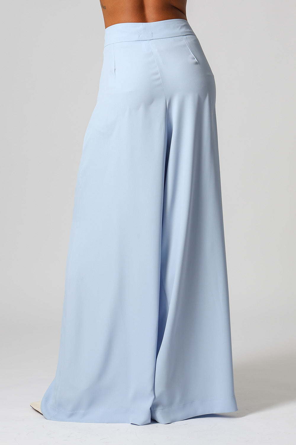 Calça Pantalona Com Prega Frontal - AZUL CLARO