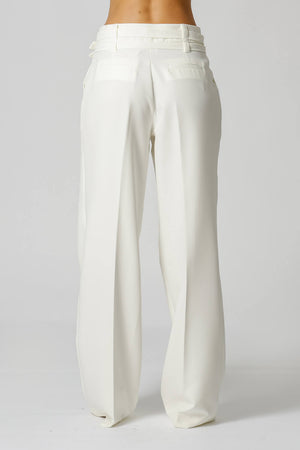 Calça Alfaiataria Com Pregas e Cintos - OFF WHITE