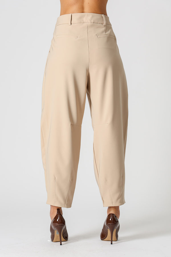 Calça Barrel Com Pregas e Bolsos - AREIA