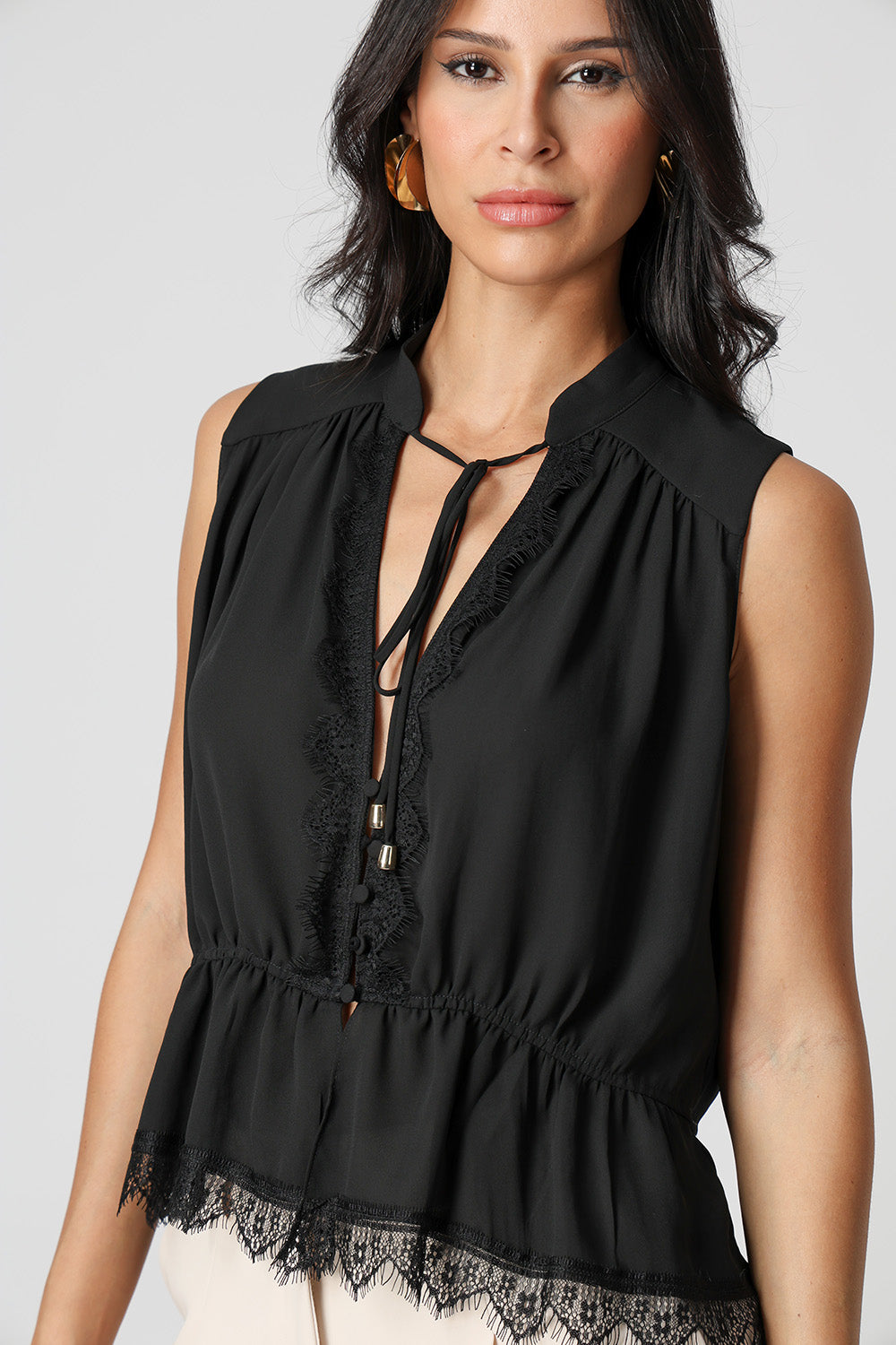 Blusa Bata Com Renda e Amarração - PRETO
