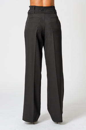 Calça Alfaiataria Com Pregas e Cintos - PRETO