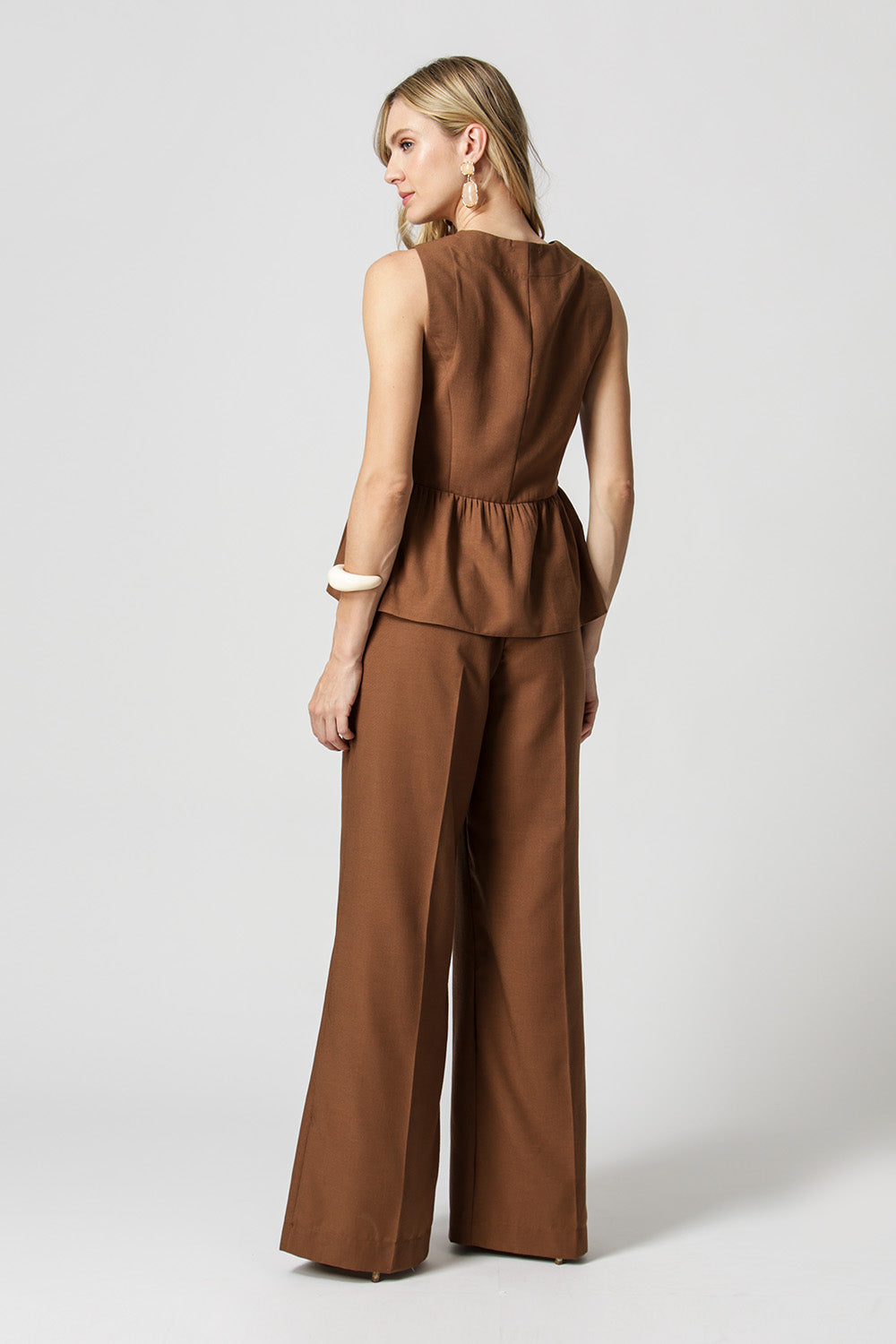 Bata Peplum Com Decote V - CHOCOLATE