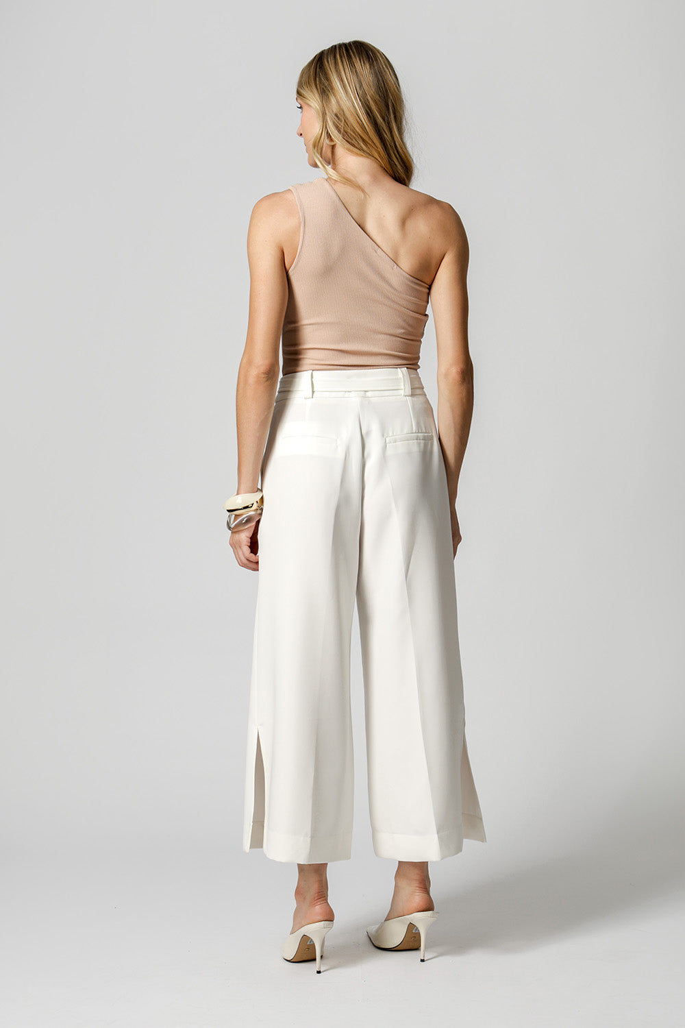 Blusa Ombro Único Com Fivela - AREIA