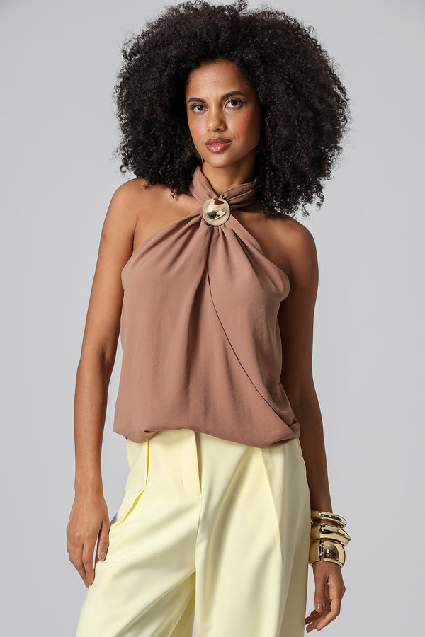 Blusa Transpassada Com Passante Dourado - MARROM