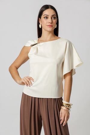 Blusa de Cetim Com Manga Assimétrica - CRU