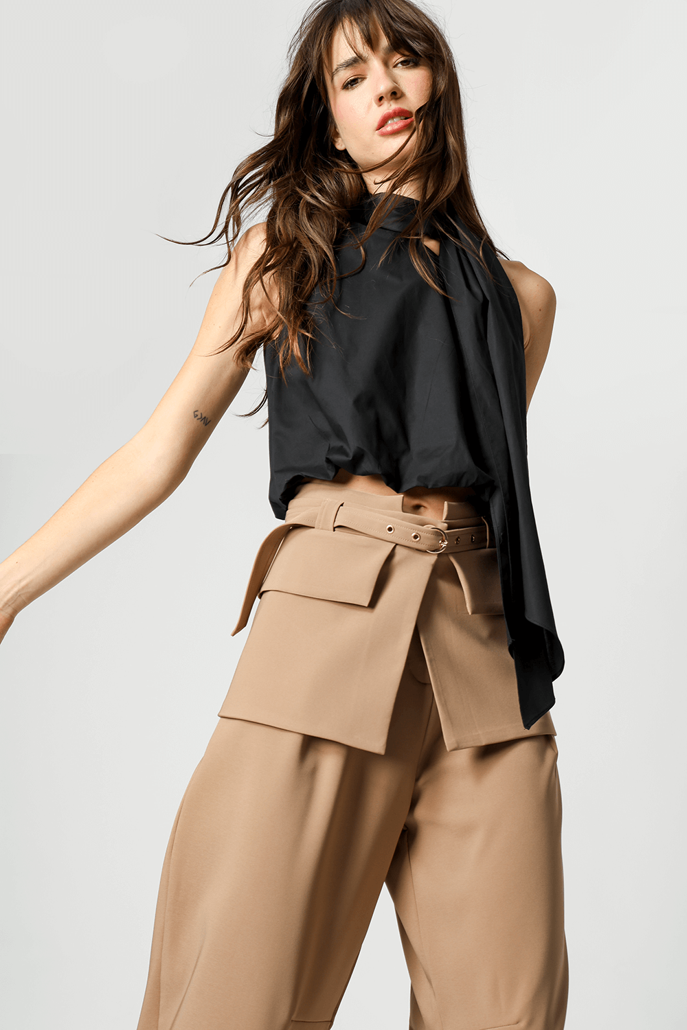 Blusa Balonê Com Gola Alta e Amarração