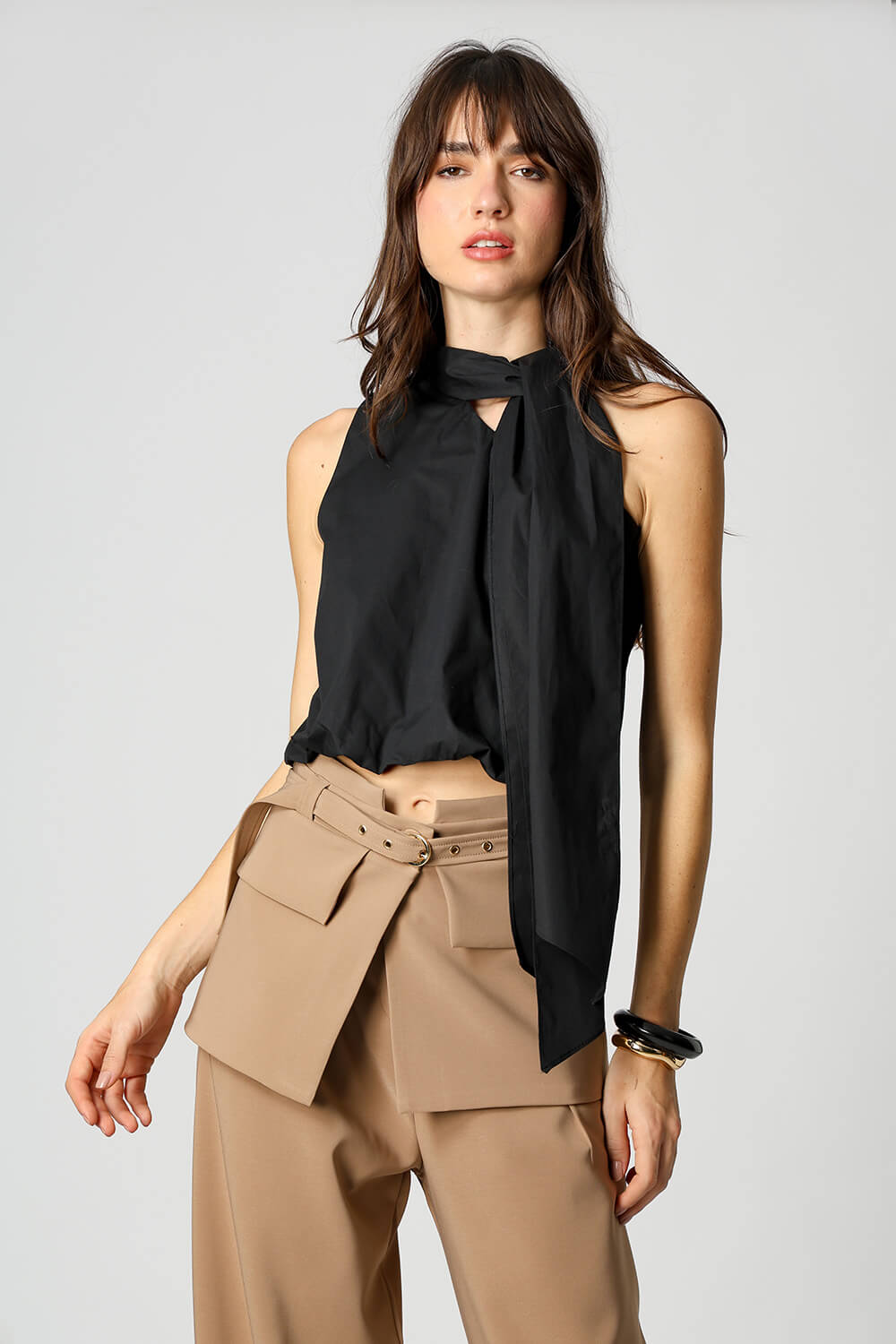 Blusa Balonê Com Gola Alta e Amarração