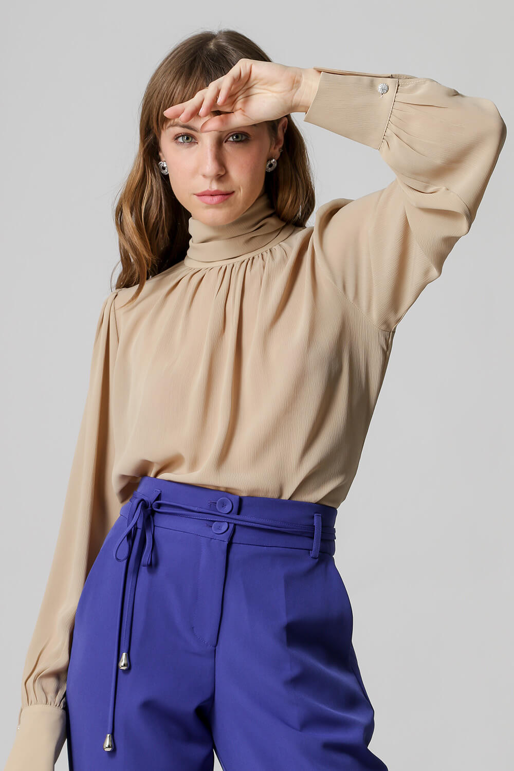 Blusa Gola Alta Com Amarração