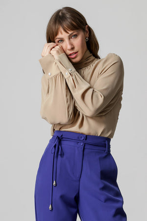 Blusa Gola Alta Com Amarração