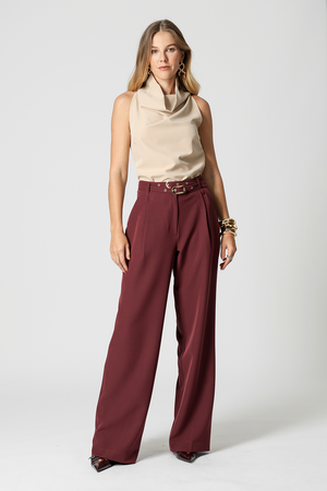 Calça Alfaiataria Com Pregas e Cintos