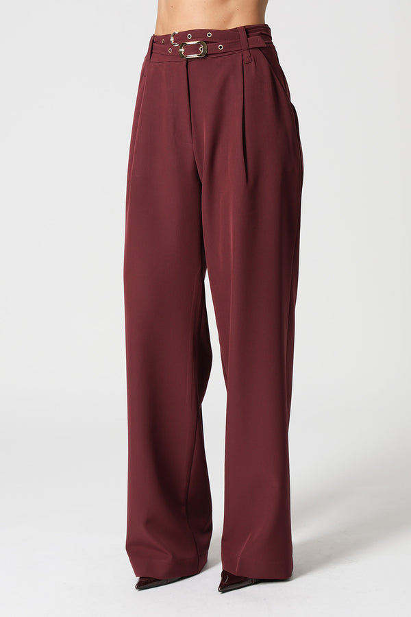 Calça Alfaiataria Com Pregas e Cintos