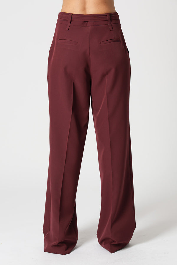 Calça Alfaiataria Com Pregas e Cintos