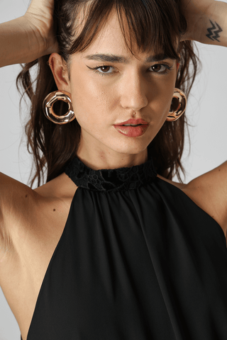 Blusa Regata Com Gola De Guipir - PRETO