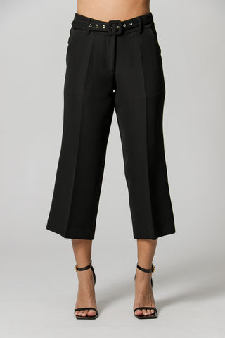 Pantalón Pantacourt con cinturón - NEGRO