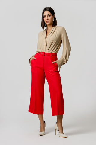 Pantalones Pantacourt con cinturón - ROJO
