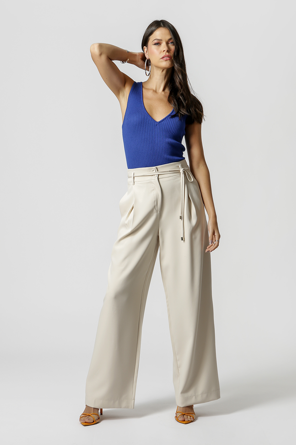 Blusa Retilínea com Trançado nas Costas