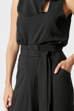 Calça Com Bolso E Faixa