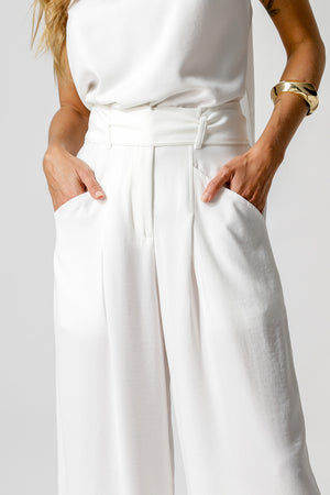 Calça Com Bolso E Faixa