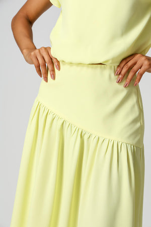 AMARELO