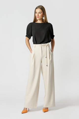 Blusa con mangas abullonadas y lastex - NEGRO