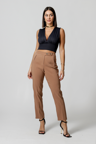 Blusa corta con cuello en V - NEGRA