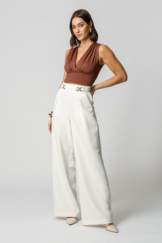 Blusa corta con cuello en V - TABACO
