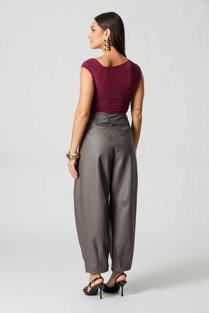 Blusa Assimétrica Com Acessório