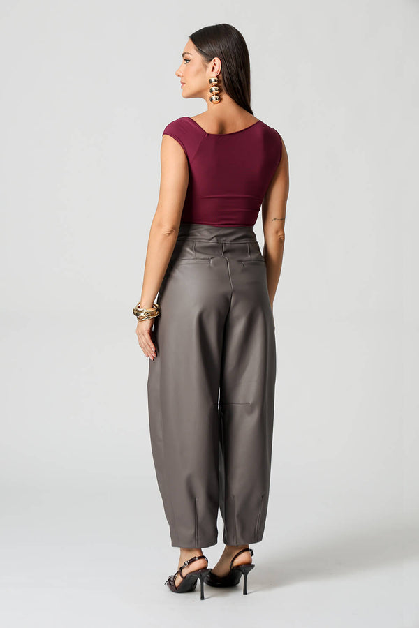 Blusa Assimétrica Com Acessório