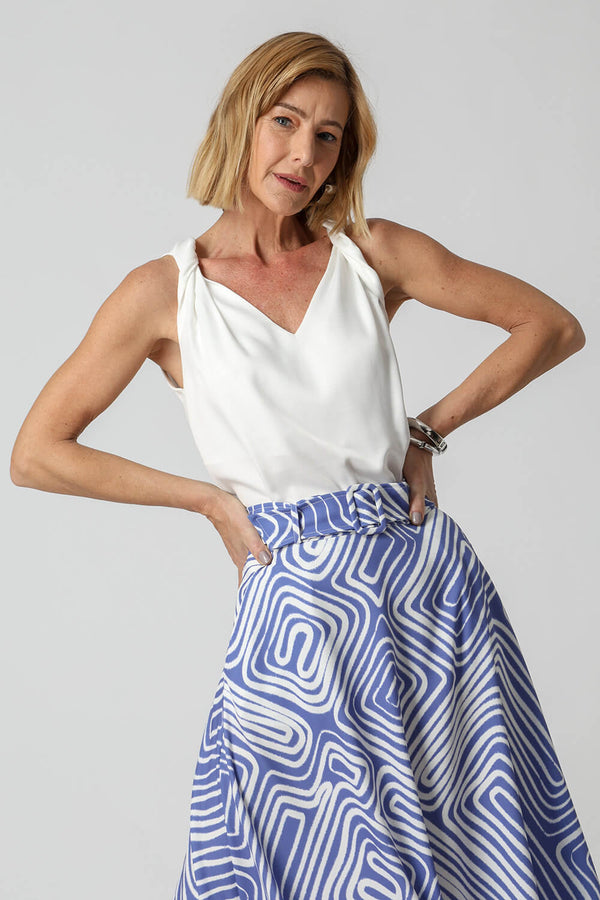 Blusa Em Cetim Torcida No Ombro