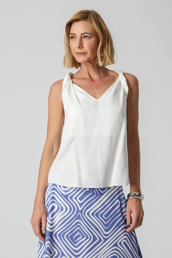 Blusa Em Cetim Torcida No Ombro